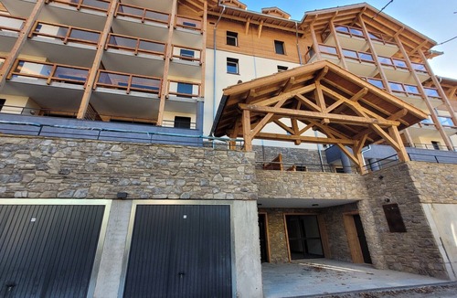 Briancon Apartment | New apt at the slopes with private parking