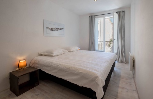 Ceret House | NEW Duplex centre Céret w/terrace & Canigou view