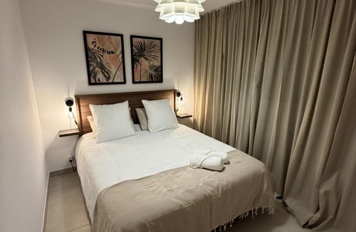 Maureillas-Las-Illas Apartment | New flat, Private hot tub, garden, AC near Argelès beaches