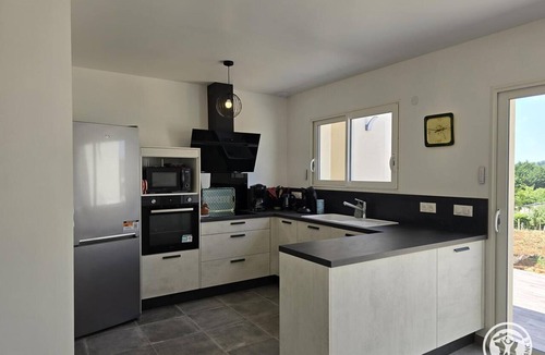 Excideuil Apartment | New house with AC - 4 guests, castle view