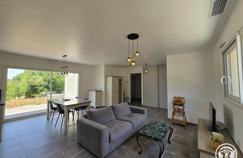 Excideuil Apartment | New house with AC - 4 guests, castle view