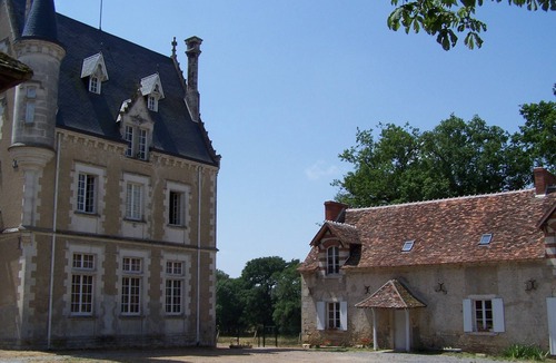 Arthon House | NEW- Large, quiet, independent gîte, south-facing, enclosed garden