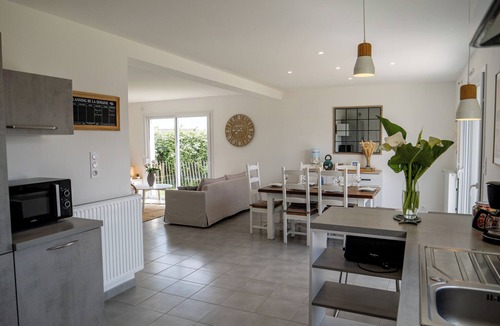 Plouneour-Trez House | New villa 100 m from the beach, 4 bedrooms, enclosed grounds.