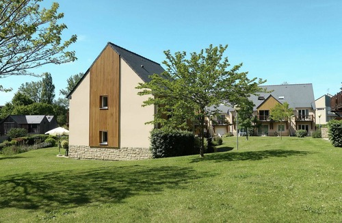 Saint-Briac-sur-Mer Apartment | Nice apartment for 6 guests with pool, WIFI, TV, terrace and pets allowed