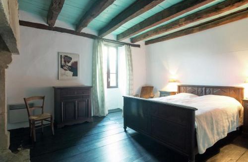 Montclera House | Nice holiday home with tennis court