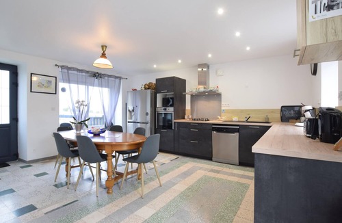 Saint-Marcouf House | Nice home in Saint-Marcouf with WiFi