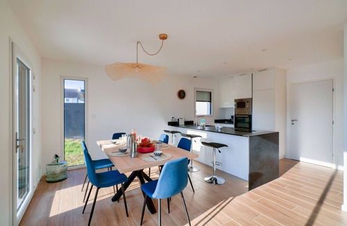 Saint-Guenole House | Nice house for 8 - 950m from the beach & harbour