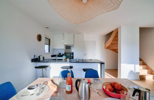 Saint-Guenole House | Nice house for 8 - 950m from the beach & harbour