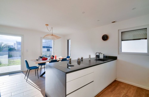 Saint-Guenole House | Nice house for 8 - 950m from the beach & harbour