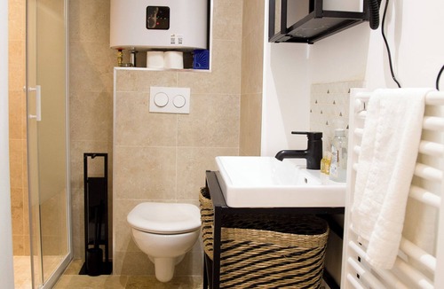 Quartier de la Monnaie Apartment | Nice renovated AC studio in Saint Germain