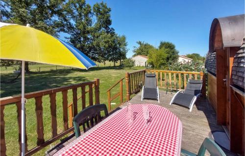 Pouilly-sous-Charlieu Other | Nice Stacaravan In Pouilly-Sous-Charlieu