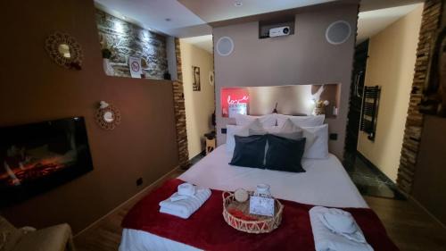 Tourlaville Apartment | Nouveau - L'instant Passion - Love Room