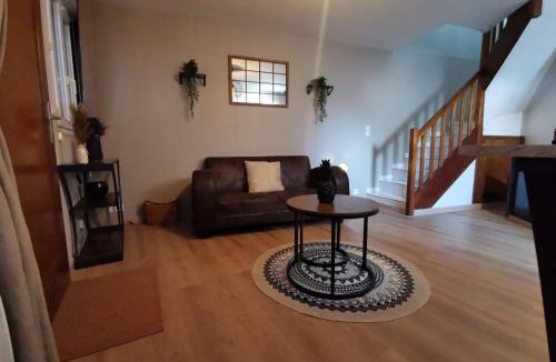 Breuillet Apartment | NOUVEAU : Rustik'House - À 2 pas de la Gare RER C