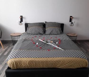 Saint-Christophe-en-Brionnais Apartment | Nuit romantique