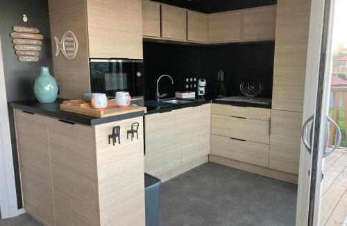 Hasparren Ski Chalet | Oihana grand chalet de 2 à 6 pers, chambre parentale, 2 sdb, climatisé, piscine vue et calme à Hasparren-Pays Basque
