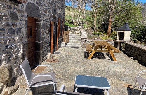 Sainte-Anastasie House | Old restored barn located in a hamlet 4 kms from the village of Allanche.