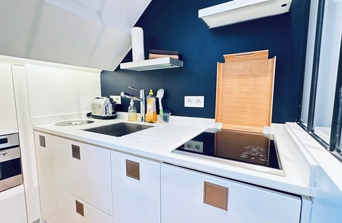 Madeleine Apartment | One Room - Last Floor - Vendôme/Madeleine