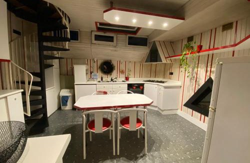 Torcy Boat Rental | Péniche Amadeus conviviale et cosy , proche de Disney et de Paris