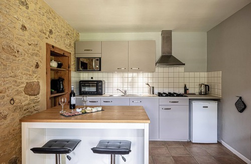 Biron House | Palmier Gîte – Peaceful Retreat with shared Pool near Biron