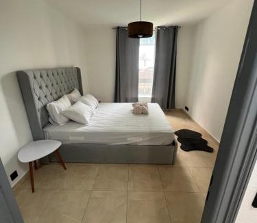 Gambetta Apartment | Paris La Défense - appart 3 chambre