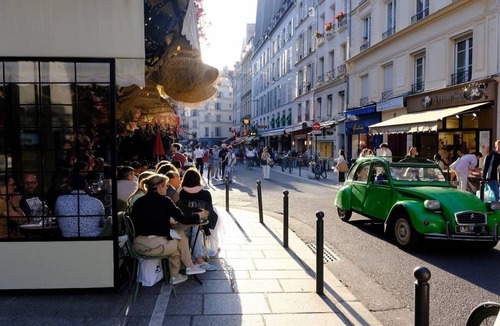 Saint-Germain-des-Pres Apartment | PARISIAN ELEGANCE AT RUE BUCI: STEPS AWAY FROM CAFÉ DE FLORE AND LES DEUX MAGOTS