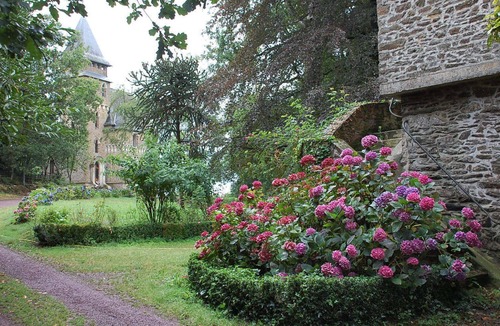 Carentoir House | PEACE, PRIVACY AND HISTORY—ALL WRAPPED UP IN A MAGICAL SETTING!