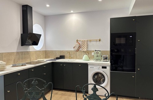 Louchy-Montfand Apartment | Peaceful cottage in castle with garden, air conditioning