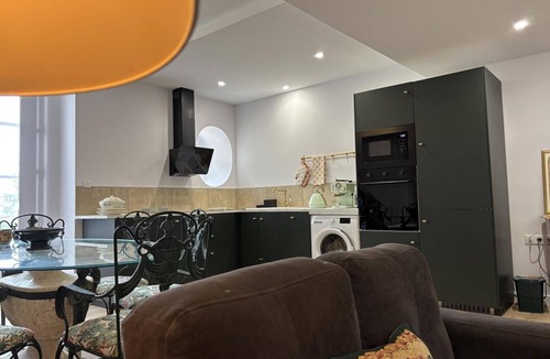 Louchy-Montfand Apartment | Peaceful cottage in castle with garden, air conditioning