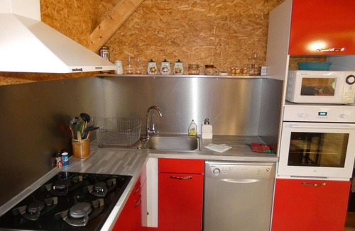 Vernusse Cottage | Peaceful cottage with pool, sauna, and pets allowed