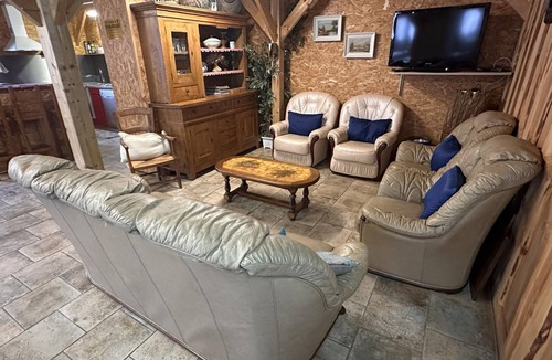 Vernusse Cottage | Peaceful cottage with pool, sauna, and pets allowed
