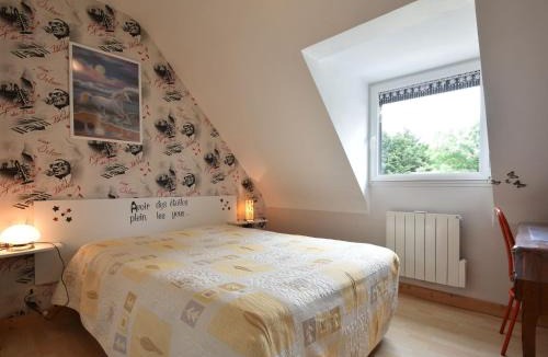 Pedernec House | Peaceful Forest Stay in Pédernec