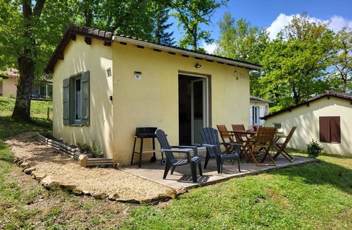 La Coquille Apartment | Peaceful retreat in lakeside cottage