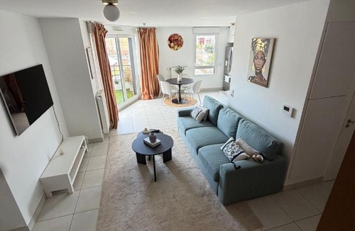 Petit-Colombes Apartment | Penthouse 100m2 with terrace & 360 view of La Défense