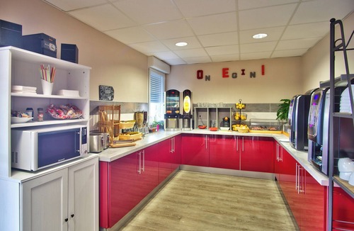 Lahonce Hotel | Pet-Friendly Suite 5.8 Miles to LUMINISCENCE Bayonne Attraction