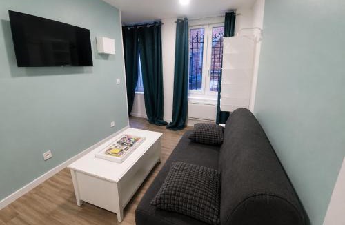 Roubaix Apartment | Petit cocon moderne Cuisine équipée TV WIFI