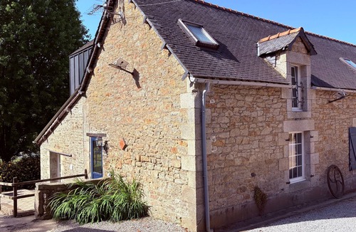 Cleguerec House | Petite house 'Bakehouse' with shared pool, shared terrace and Wi-Fi