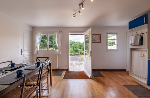 Rochefort-en-Terre House | Petite house 'Les Sapins' with shared pool, terrace, and Wi-Fi