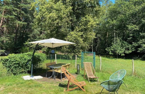 Chaumont-sur-Tharonne Cottage | Petite Maison au Cœur de la Forêt Avec Piscine