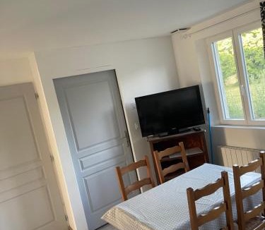 Bussy Apartment | Petite maison avec 2 chambres