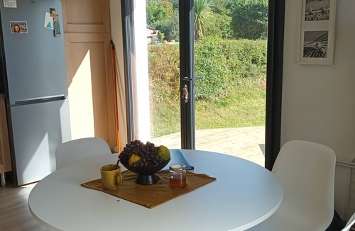 Saint-Urbaine House | Petite Maison Confortable et Bien Placée