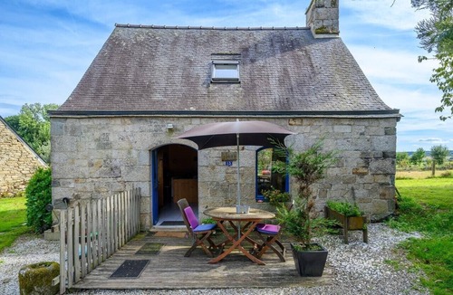 Cleguerec House | “Petite Maison & Wellness Area” with Jacuzzi, Wi-Fi, Terrace and Private Garden