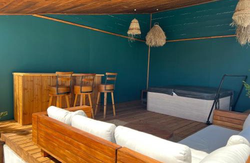 Lussant House | Piscine chauffée, spa & ambiance paillote proche des plages de Fouras