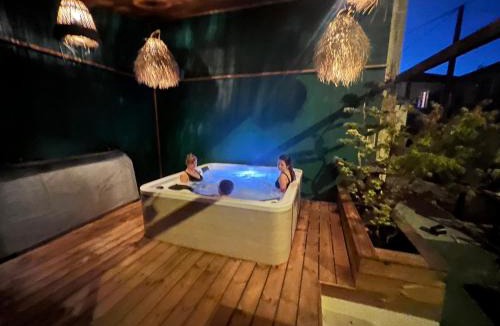 Lussant House | Piscine chauffée, spa & ambiance paillote proche des plages de Fouras