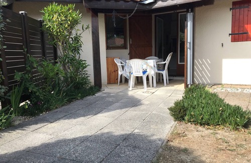 Moliets-et-Maa Apartment | Pleasant 4/5-person apartment with swimming pool