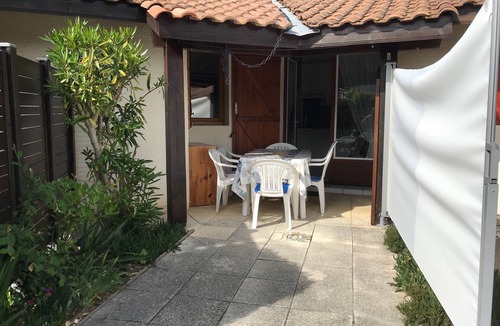 Moliets-et-Maa Apartment | Pleasant 4/5-person apartment with swimming pool