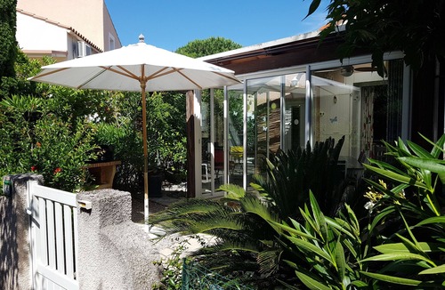 Sorede Villa | Pleasant air-conditioned holiday VILLA-Veranda-garden and pool-tennis access