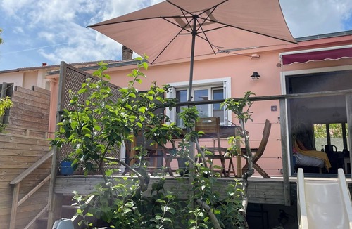La Rochelle House | PLEASANT SUNNY HOUSE WITH TERRACE AND GARDEN