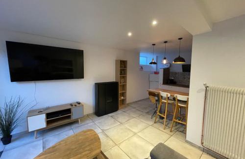 Issoire Apartment | plein pied centre ville Issoire avec petite cour intérieur