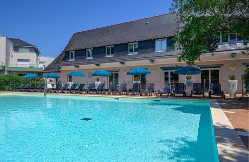 Plescop Apartment | Près de la plage et du centre | Piscine sur place