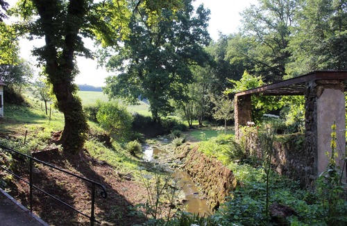La Chapelle-au-Mans House | Prachtige Oude Watermolen met Eigen Privé Meer